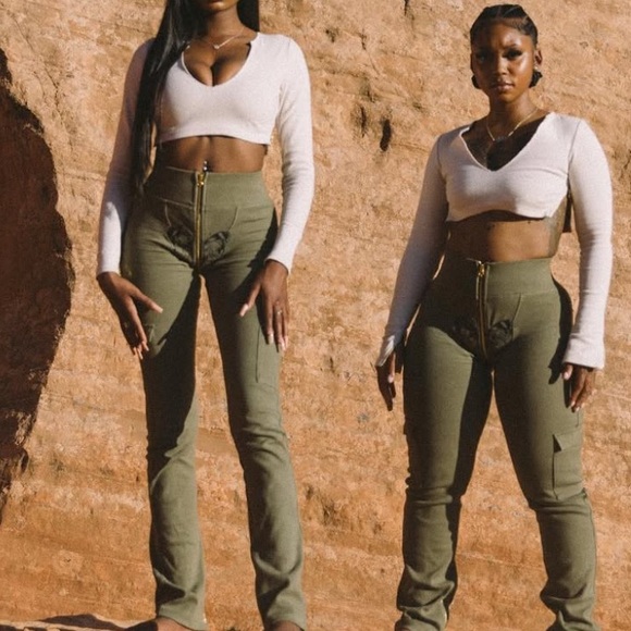 Tordrobes matching set. Funtioning zipper top and pant - Picture 1 of 6